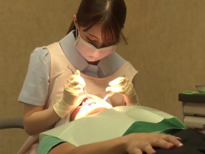 オッパイで顔面圧迫する歯科衛生士を隠し撮りした盗撮フェチ動画