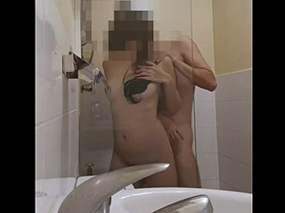 ホテルのお風呂の中で鏡の前でセックスしてる素人のスマホ動画